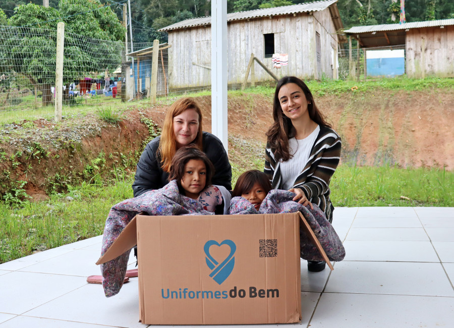 Iniciativa Sustentável: TESC e Uniformes do Bem Convertem Uniformes em Cobertores para Comunidades Carentes